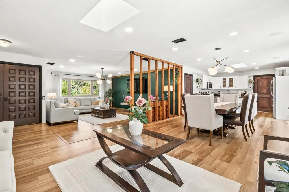 676 Via Rancho Escondido, CA 92029