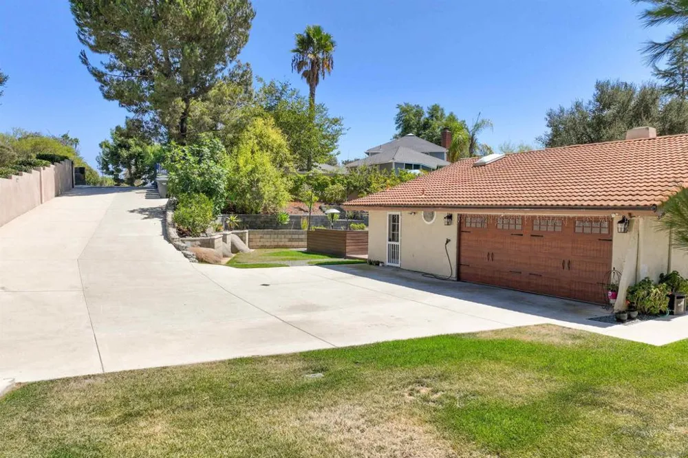 676 Via Rancho Escondido, CA 92029