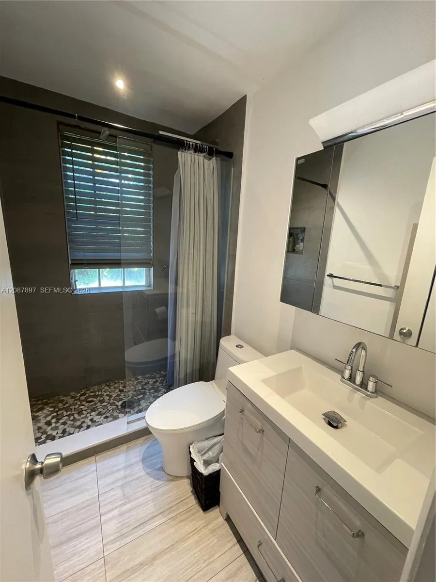 932 7th St #932D Miami Beach, FL 33139