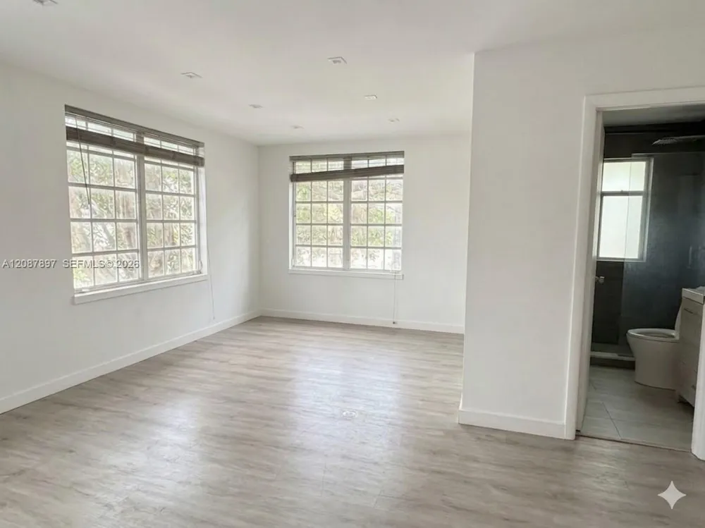 932 7th St #932D Miami Beach, FL 33139