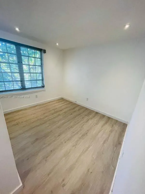 932 7th St #932D Miami Beach, FL 33139