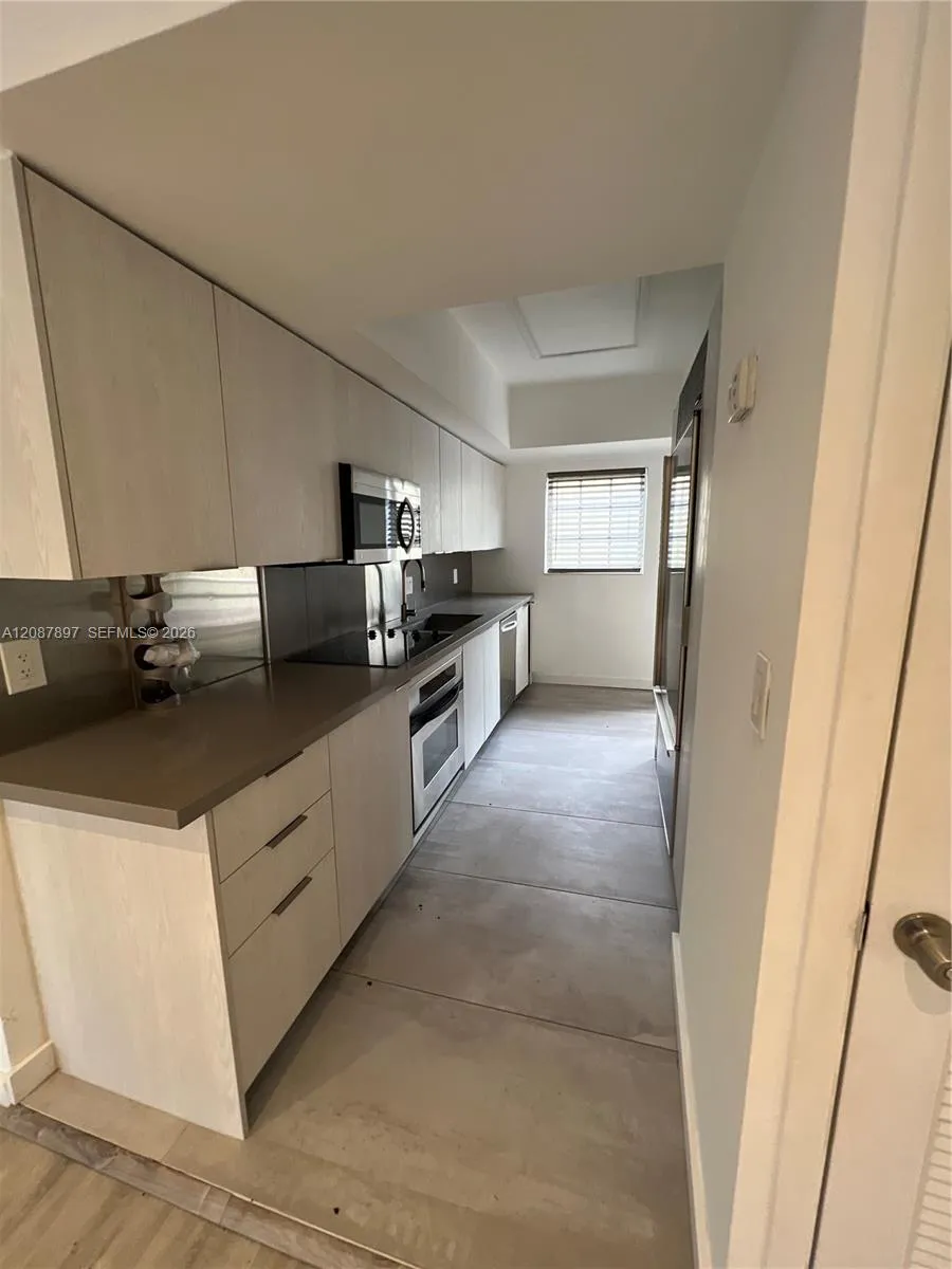 932 7th St #932D Miami Beach, FL 33139