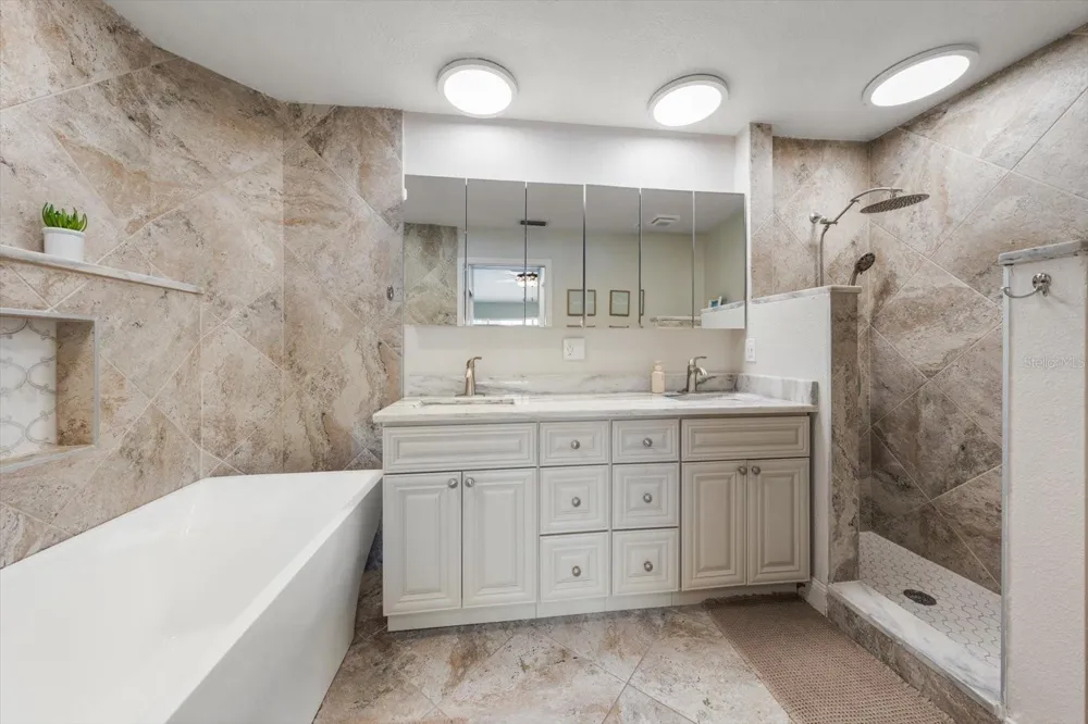 10811 INDIAN HILLS COURT #42 Seminole, FL 33777