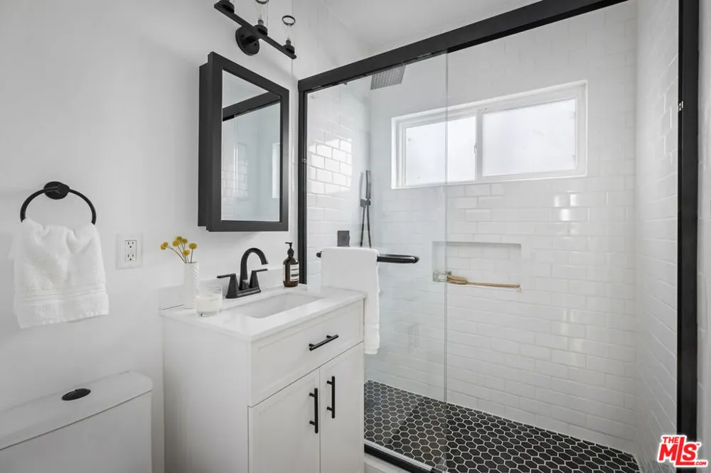 122 Thornton Place Venice, CA 90291