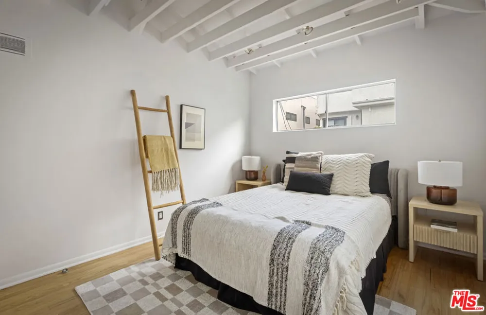 122 Thornton Place Venice, CA 90291
