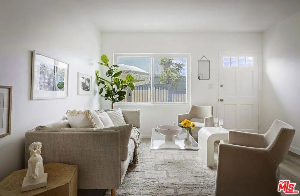 122 Thornton Place Venice, CA 90291