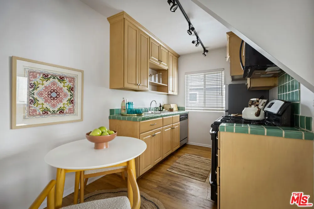 122 Thornton Place Venice, CA 90291
