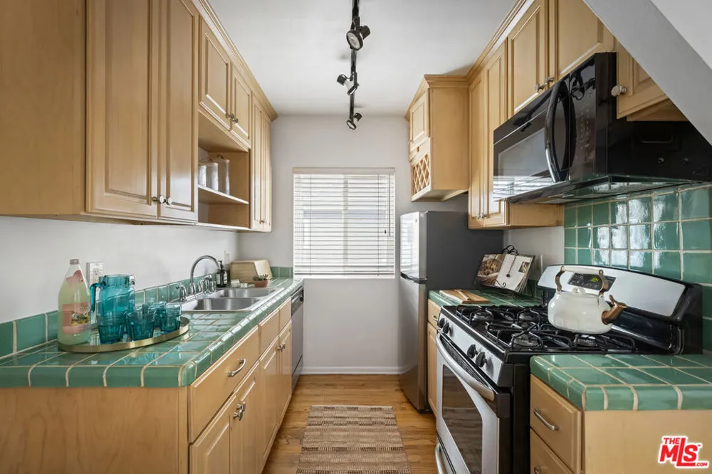 122 Thornton Place Venice, CA 90291