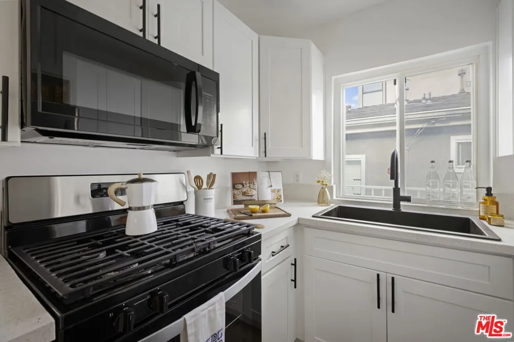 122 Thornton Place Venice, CA 90291