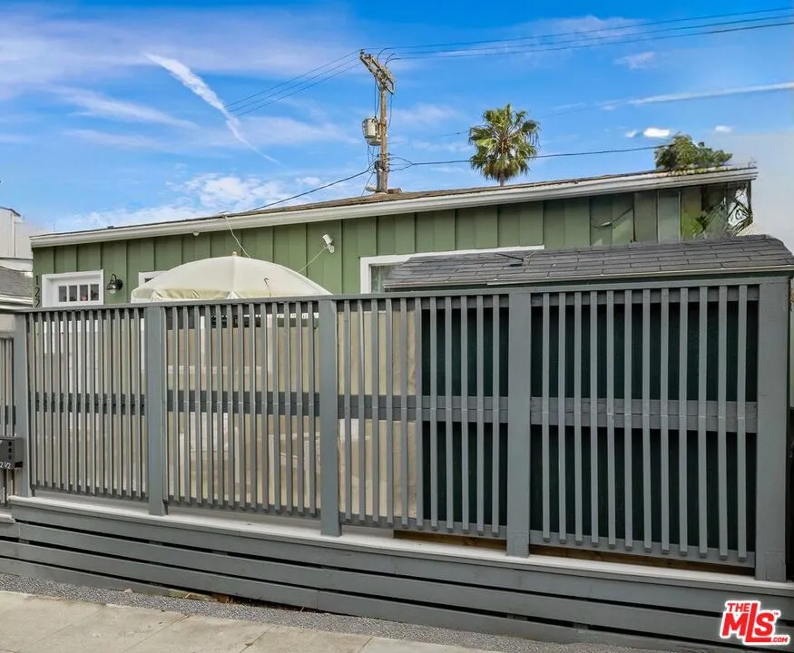122 Thornton Place Venice, CA 90291