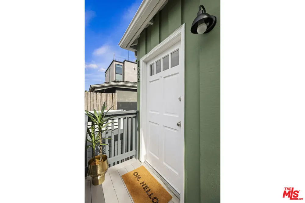 122 Thornton Place Venice, CA 90291