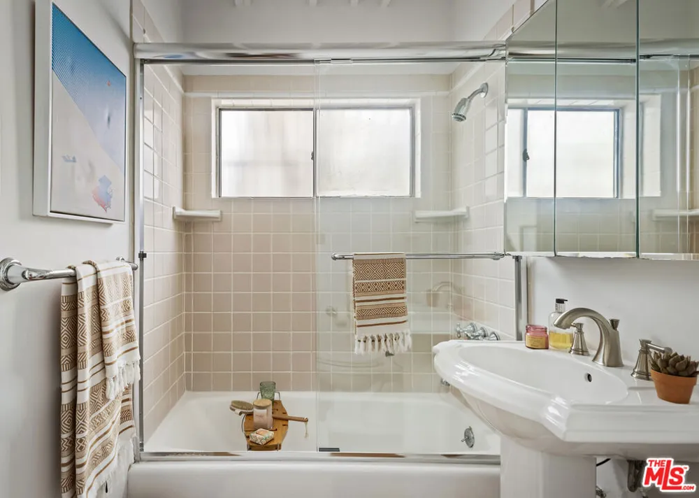 122 Thornton Place Venice, CA 90291