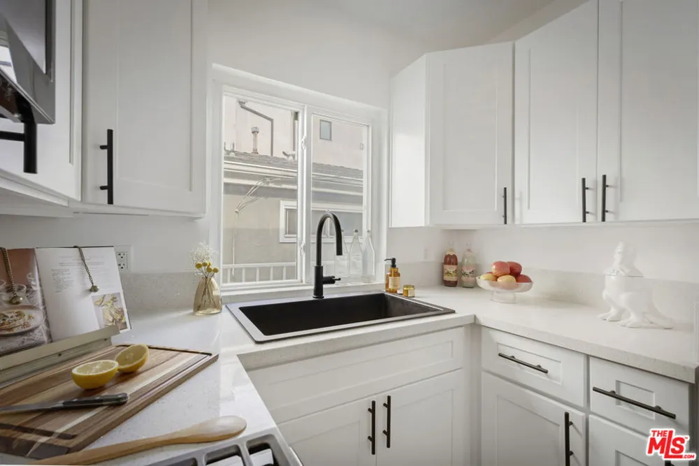 122 Thornton Place Venice, CA 90291