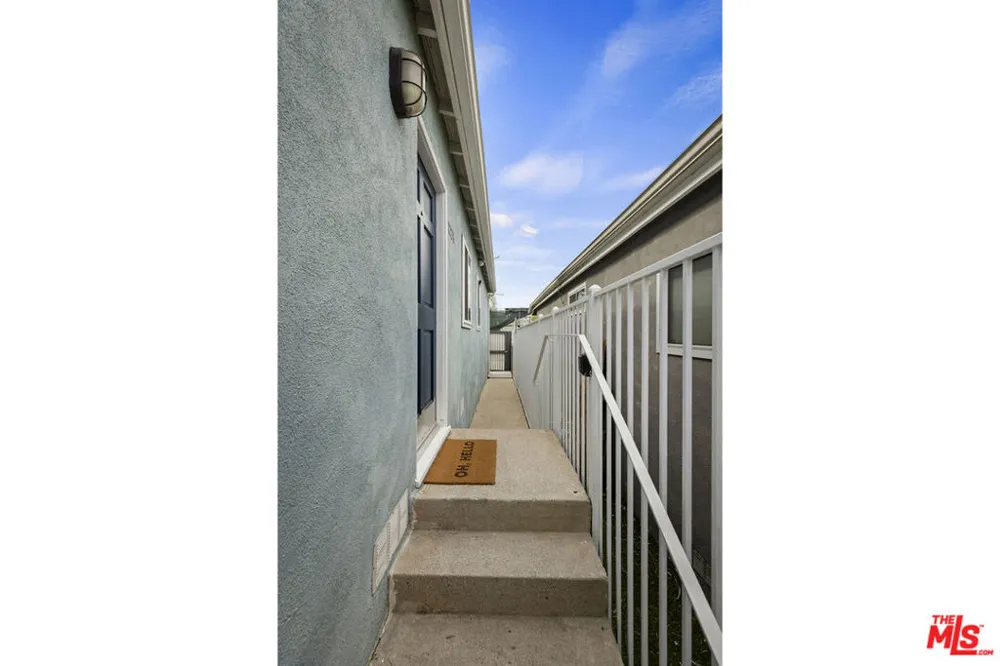 122 Thornton Place Venice, CA 90291