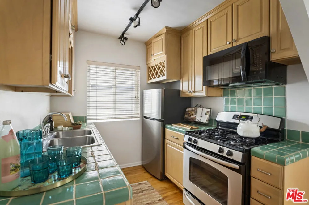 122 Thornton Place Venice, CA 90291