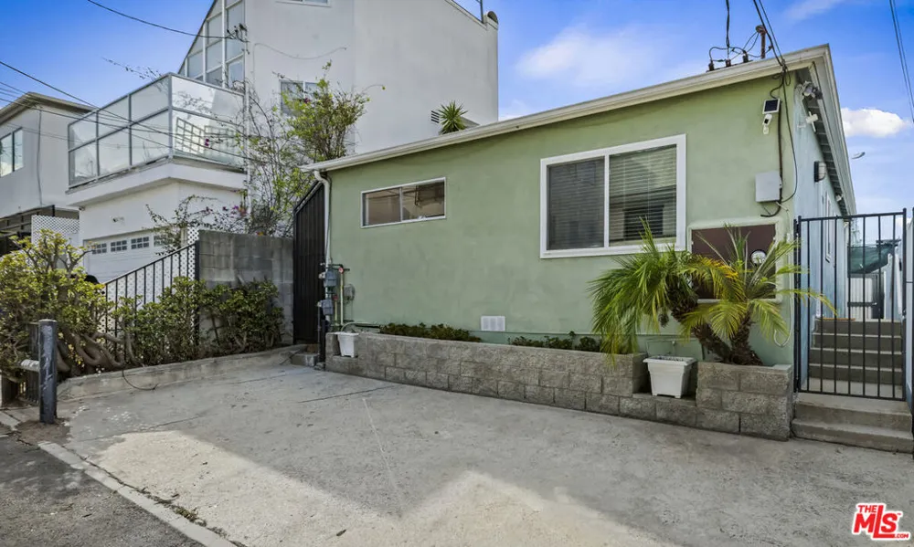 122 Thornton Place Venice, CA 90291