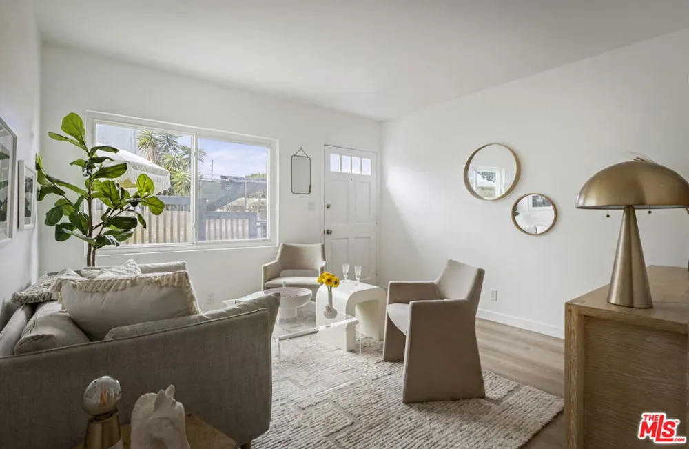 122 Thornton Place Venice, CA 90291