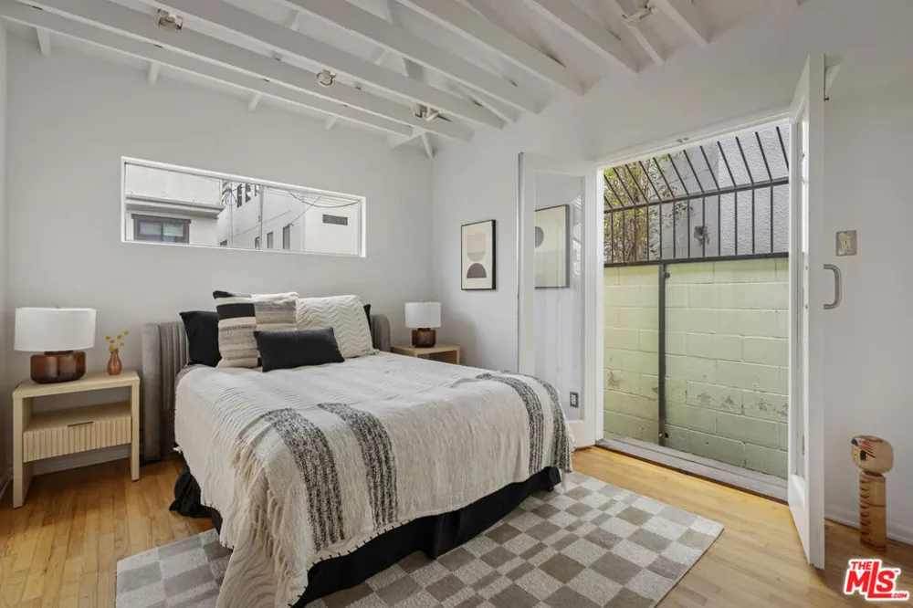 122 Thornton Place Venice, CA 90291