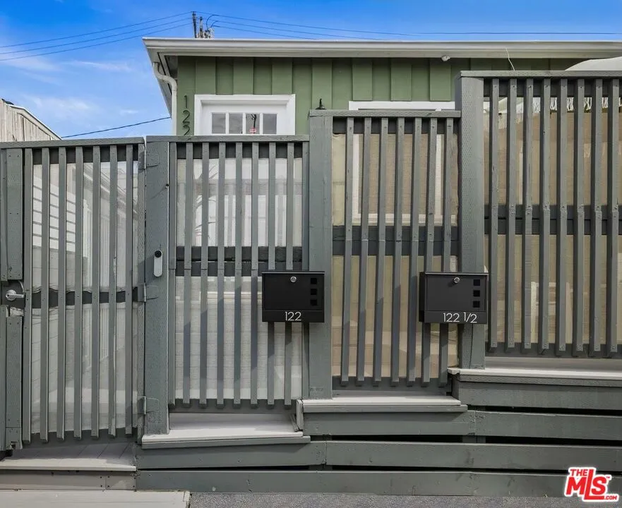 122 Thornton Place Venice, CA 90291