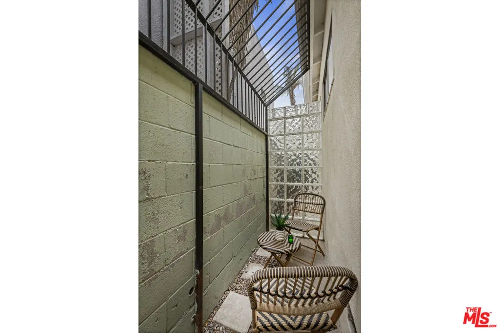 122 Thornton Place Venice, CA 90291