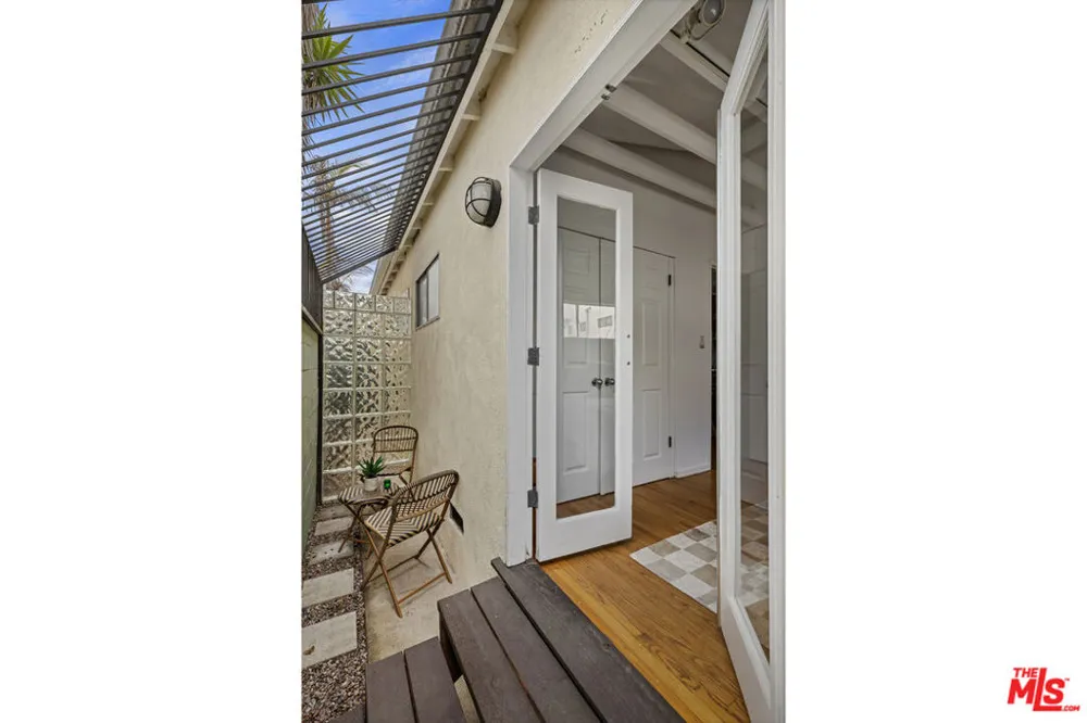 122 Thornton Place Venice, CA 90291
