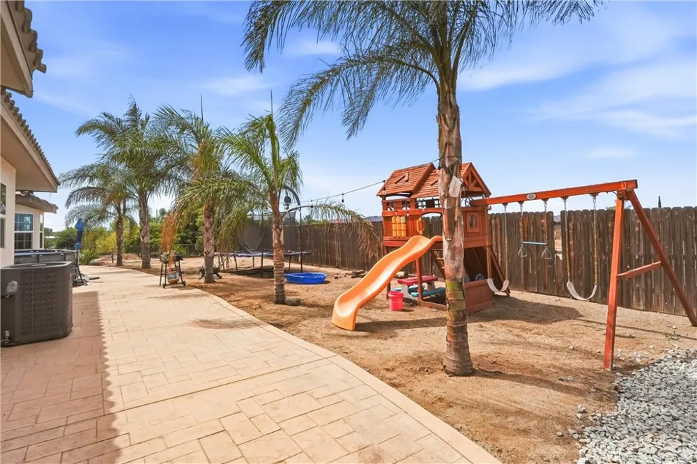 19373 Day St Perris, CA 92570