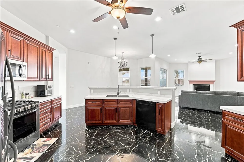 19373 Day St Perris, CA 92570