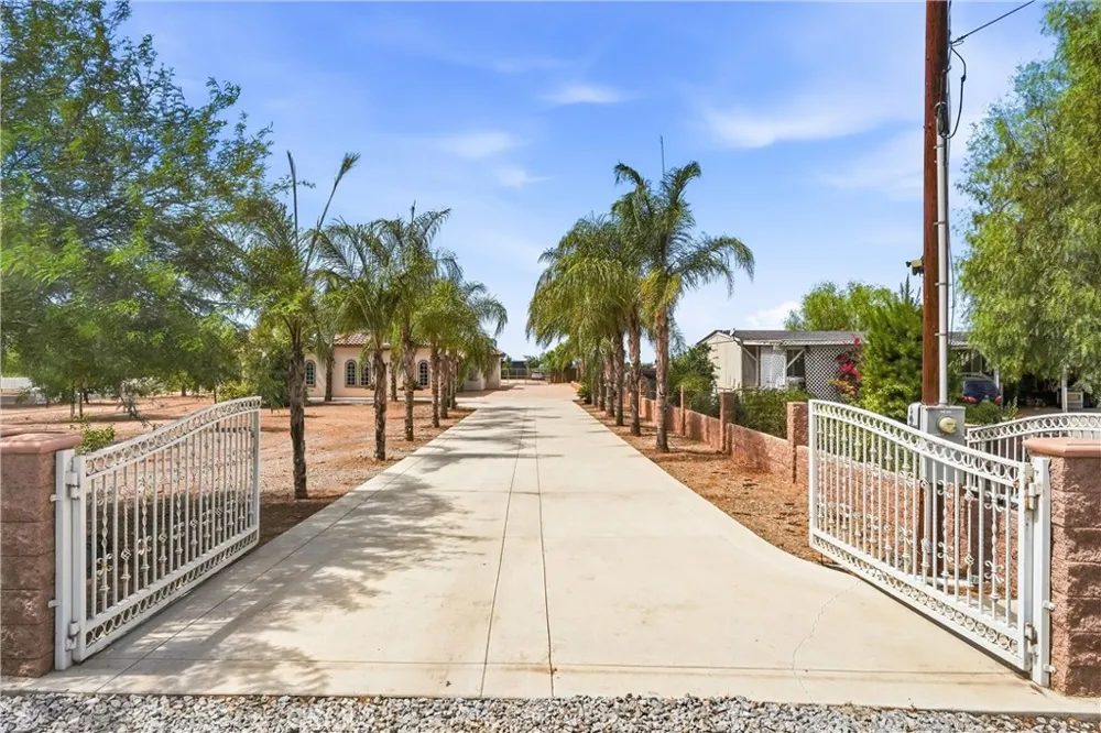 19373 Day St Perris, CA 92570