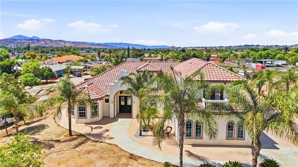 19373 Day St Perris, CA 92570