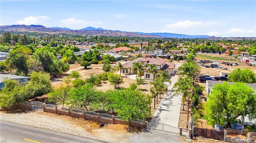 19373 Day St Perris, CA 92570