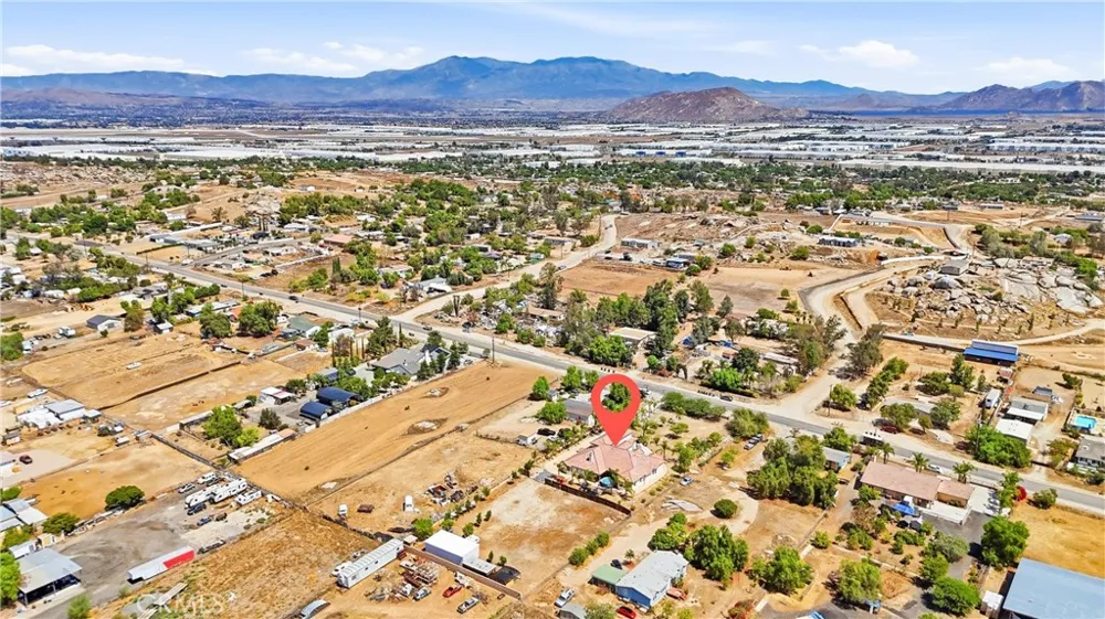 19373 Day St Perris, CA 92570