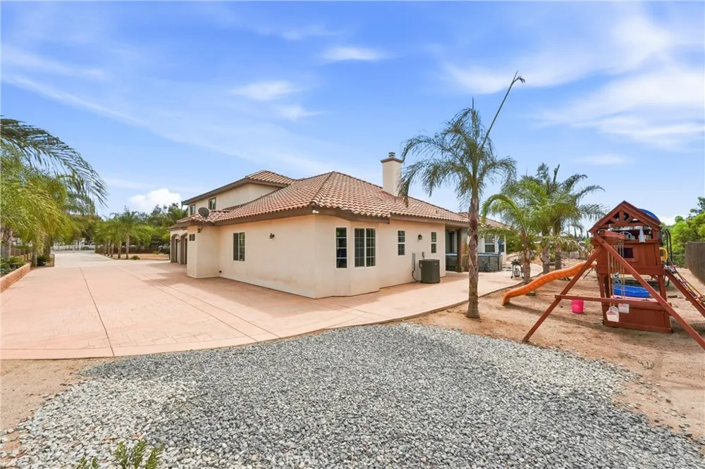 19373 Day St Perris, CA 92570