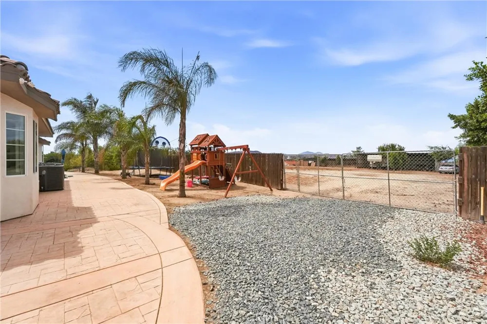 19373 Day St Perris, CA 92570