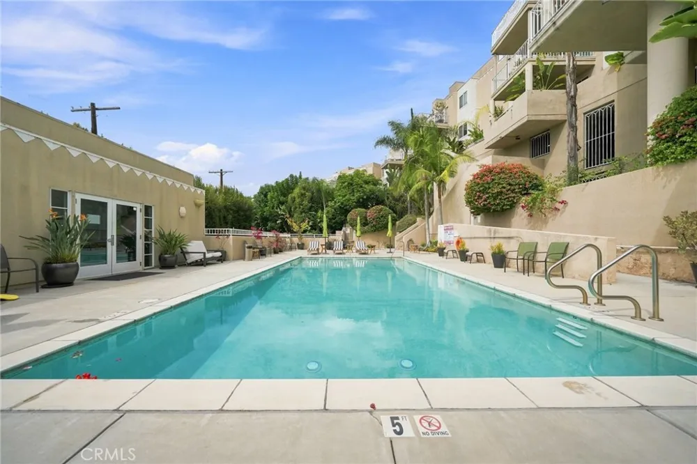 2222 Beachwood Drive #105 Los Angeles, CA 90068