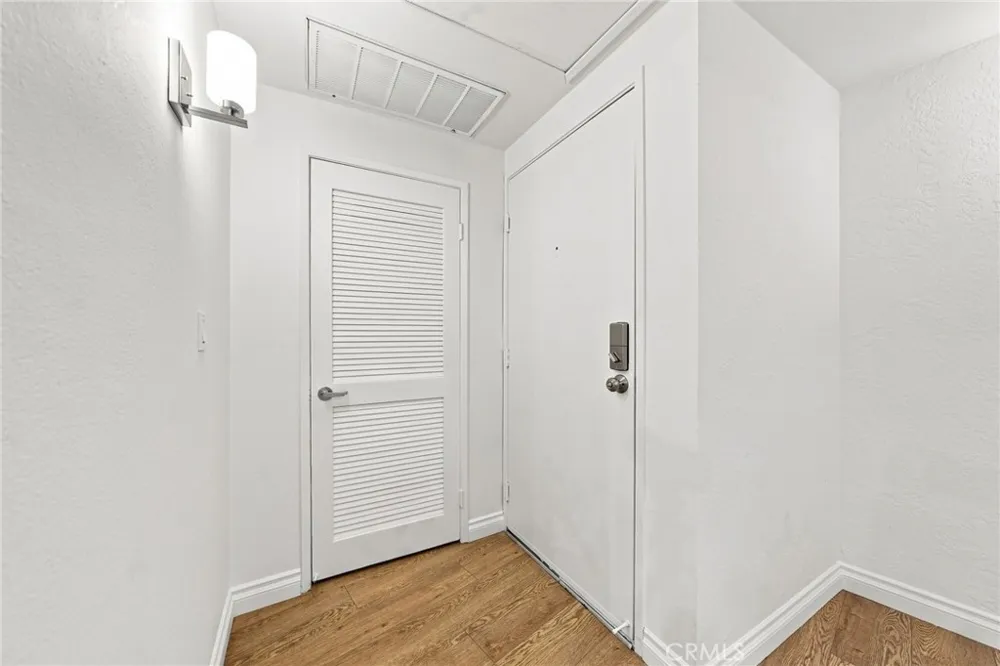 2222 Beachwood Drive #105 Los Angeles, CA 90068