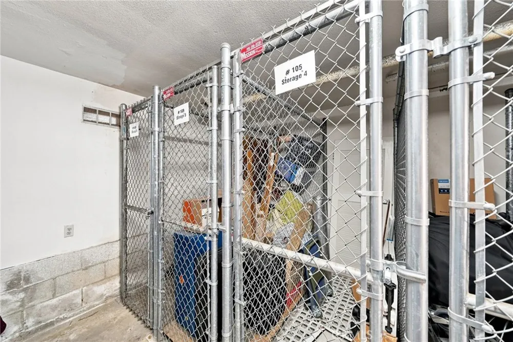 2222 Beachwood Drive #105 Los Angeles, CA 90068