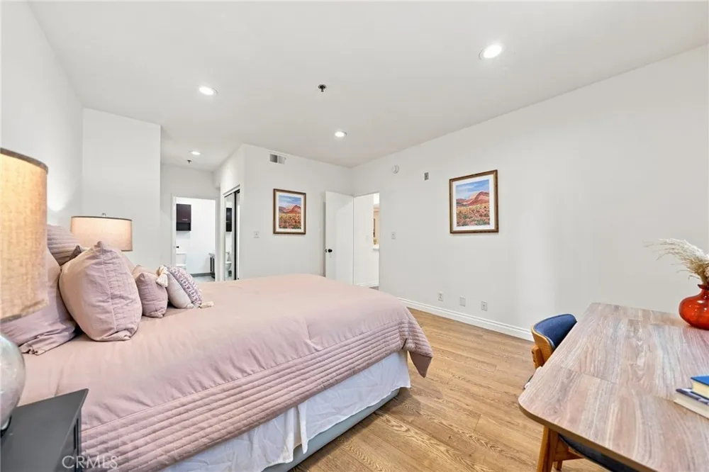 2222 Beachwood Drive #105 Los Angeles, CA 90068