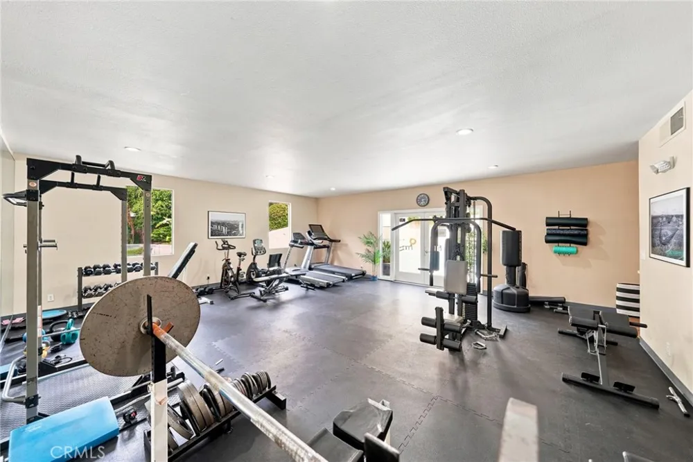 2222 Beachwood Drive #105 Los Angeles, CA 90068
