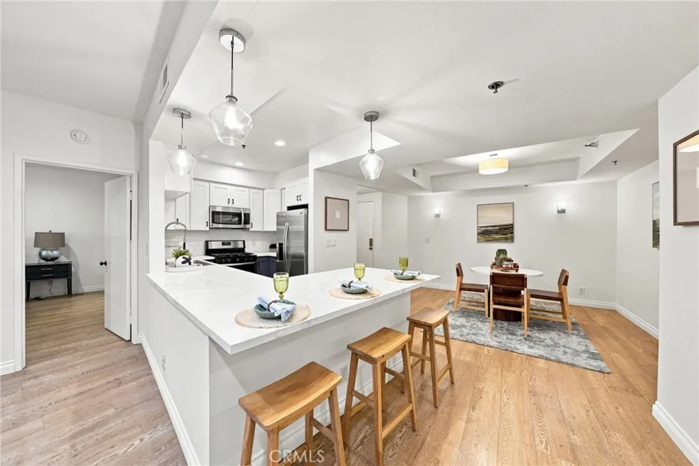 2222 Beachwood Drive #105 Los Angeles, CA 90068