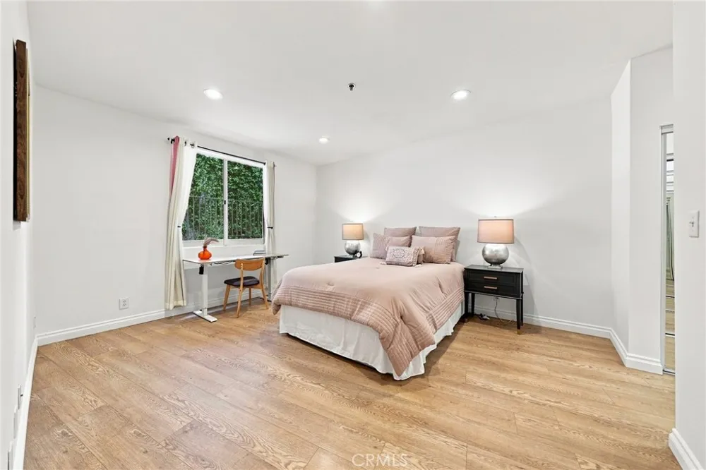 2222 Beachwood Drive #105 Los Angeles, CA 90068