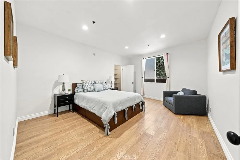 2222 Beachwood Drive #105 Los Angeles, CA 90068