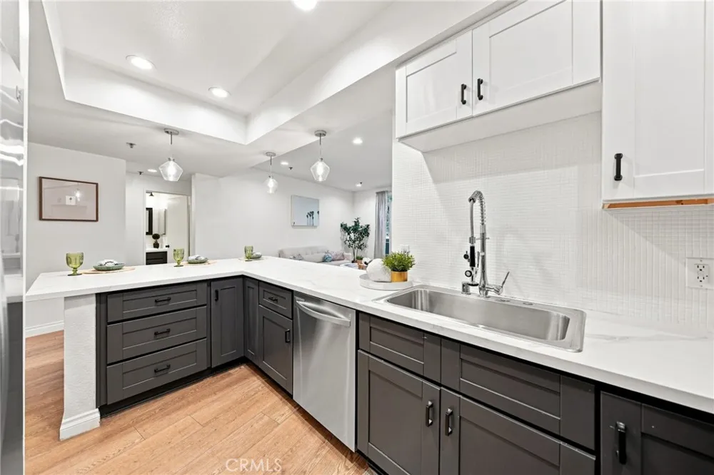 2222 Beachwood Drive #105 Los Angeles, CA 90068