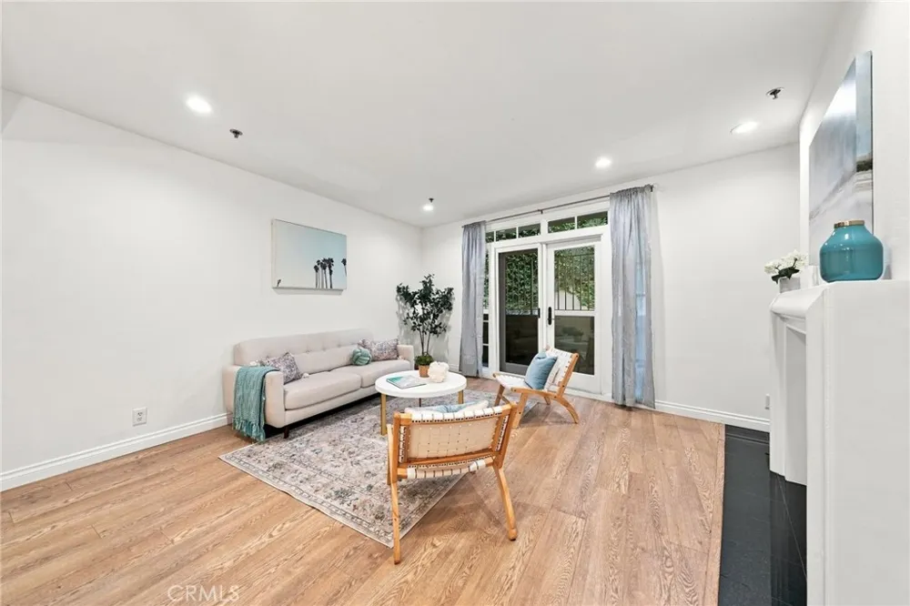 2222 Beachwood Drive #105 Los Angeles, CA 90068