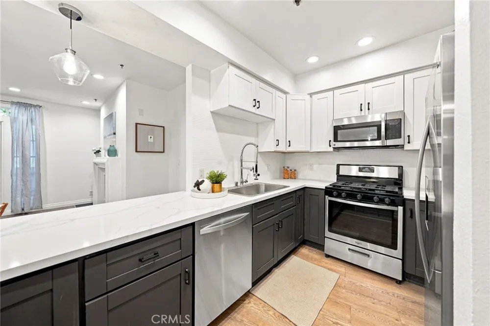 2222 Beachwood Drive #105 Los Angeles, CA 90068