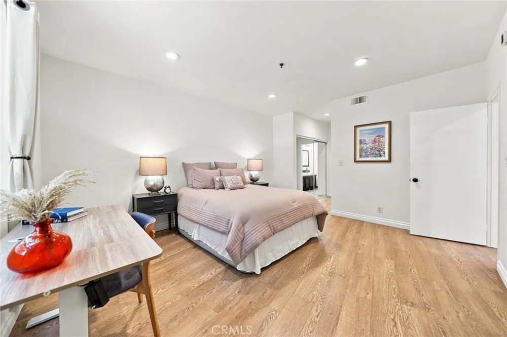 2222 Beachwood Drive #105 Los Angeles, CA 90068
