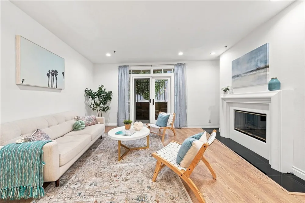 2222 Beachwood Drive #105 Los Angeles, CA 90068
