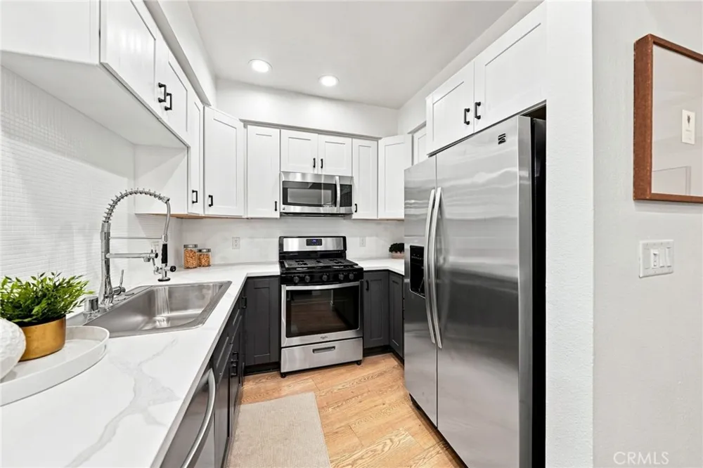 2222 Beachwood Drive #105 Los Angeles, CA 90068