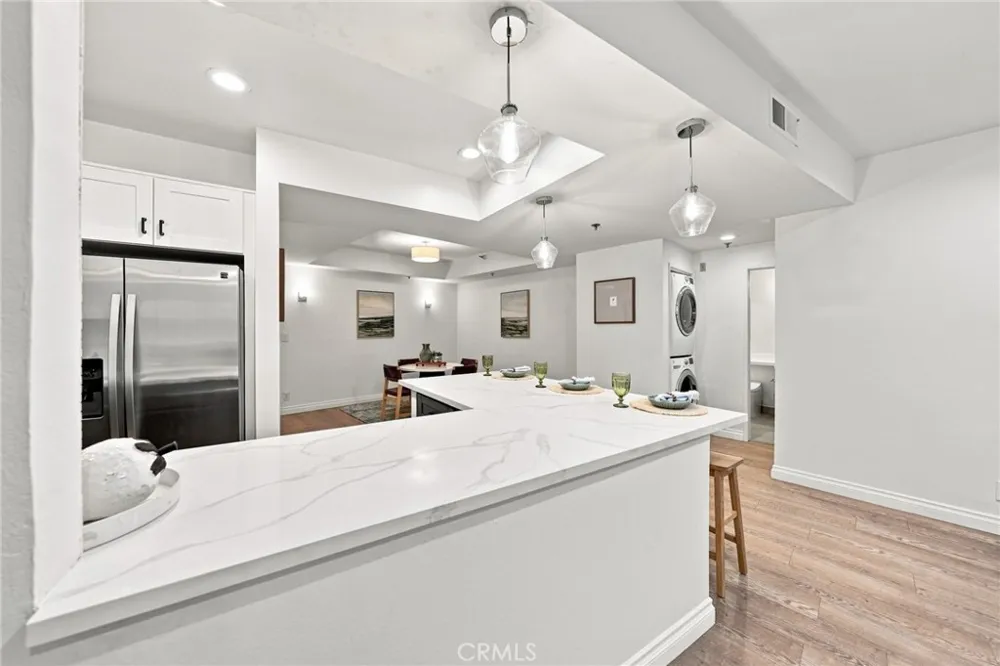 2222 Beachwood Drive #105 Los Angeles, CA 90068