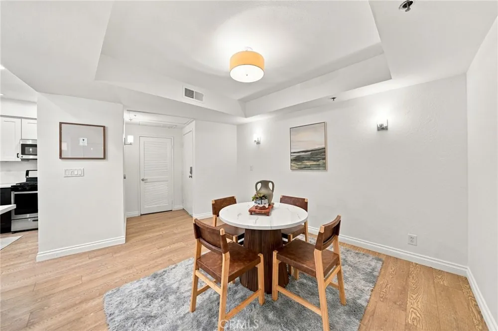 2222 Beachwood Drive #105 Los Angeles, CA 90068