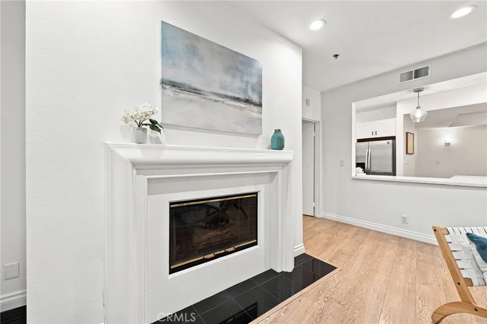 2222 Beachwood Drive #105 Los Angeles, CA 90068